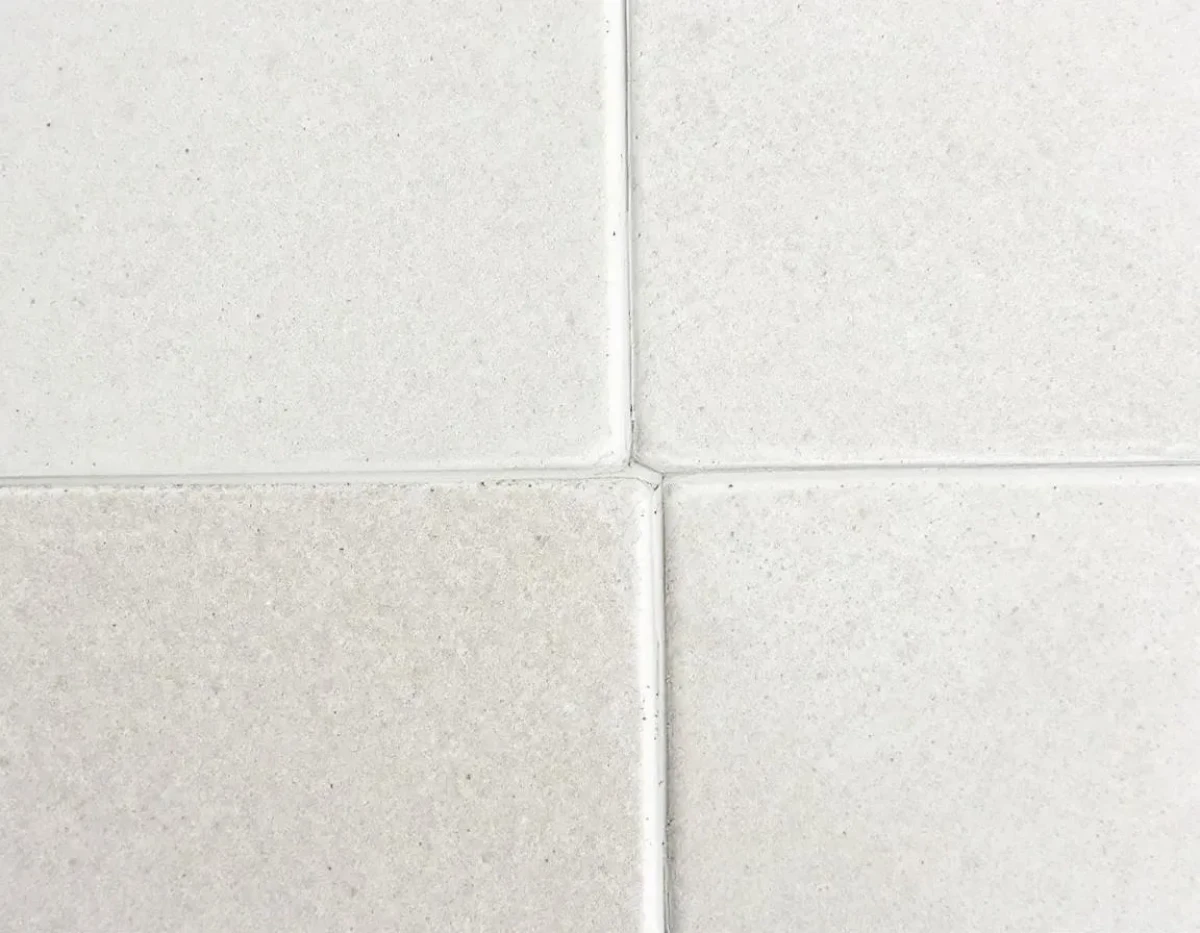 Réparation de Joints de Carrelage Humides : Guide Pratique pour un Résultat Parfait